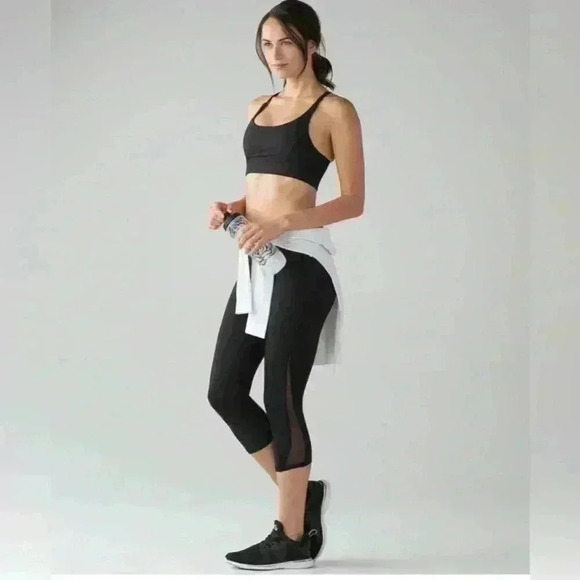 Like new, Women’s Lululemon Train Times Crop (17")
Black, Size 4 - Picture 1 of 4